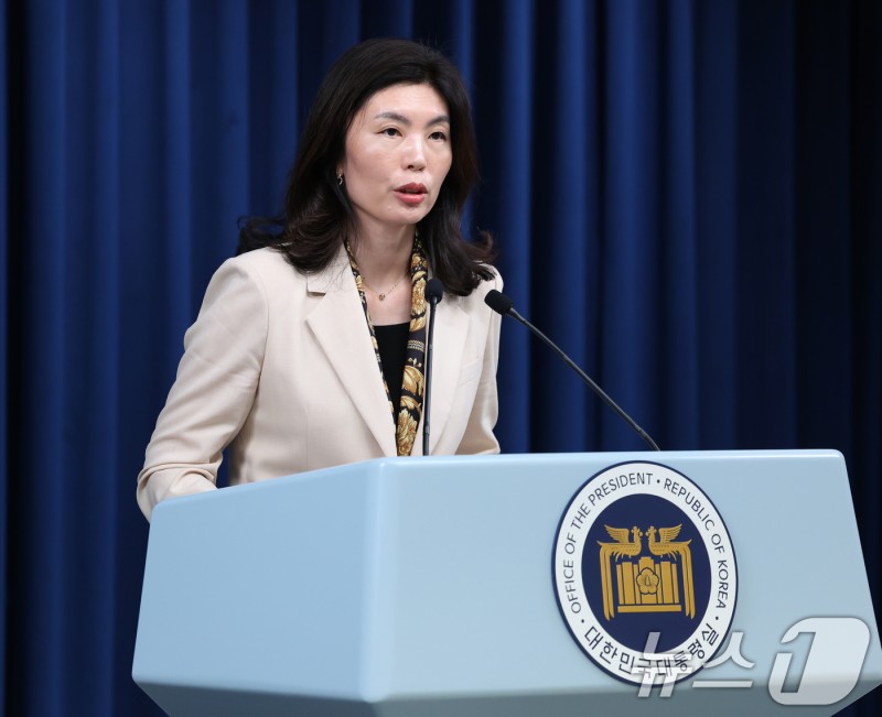 <b>대통령실</b> "유·사산 <b>휴가</b> '5일→10일' 확대…배우자 <b>휴가</b> 신설"