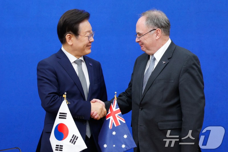 <b>이재명</b> 대표, <b>제프 로빈슨</b> 주한호주대사 접견