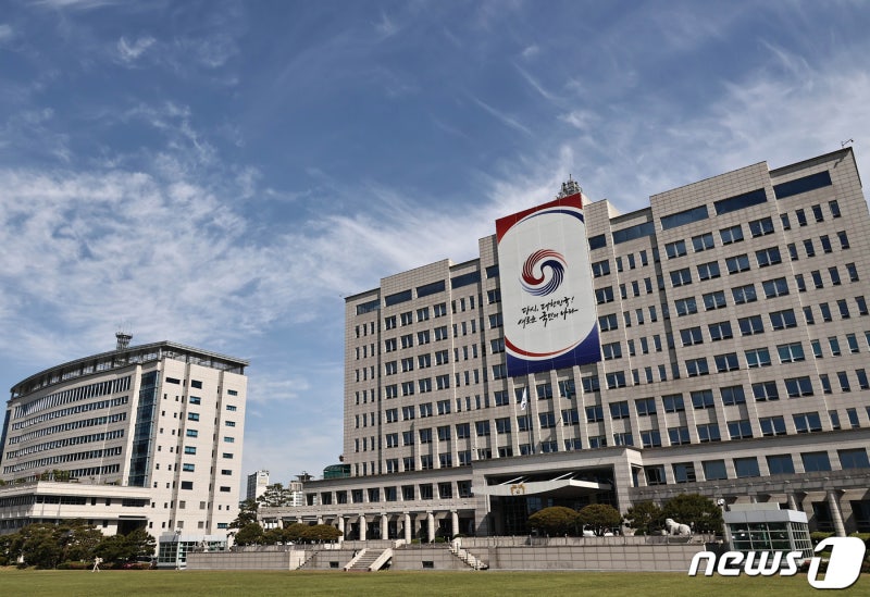 윤 <b>대통령</b>, 교황청 등 13개국 주한대사 <b>신임장 제정</b>(종합)