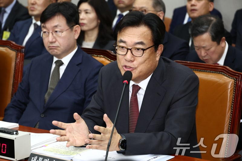정진석 "<b>대통령 관저</b>에 <b>사우나</b>·스크린골프 없다…청와대와 달라"