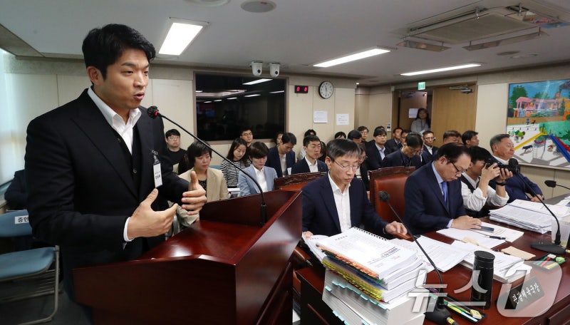 '서울 미식 주간' 선정 관련 <b>질의</b>에 답하는 <b>안성재 셰프</b>