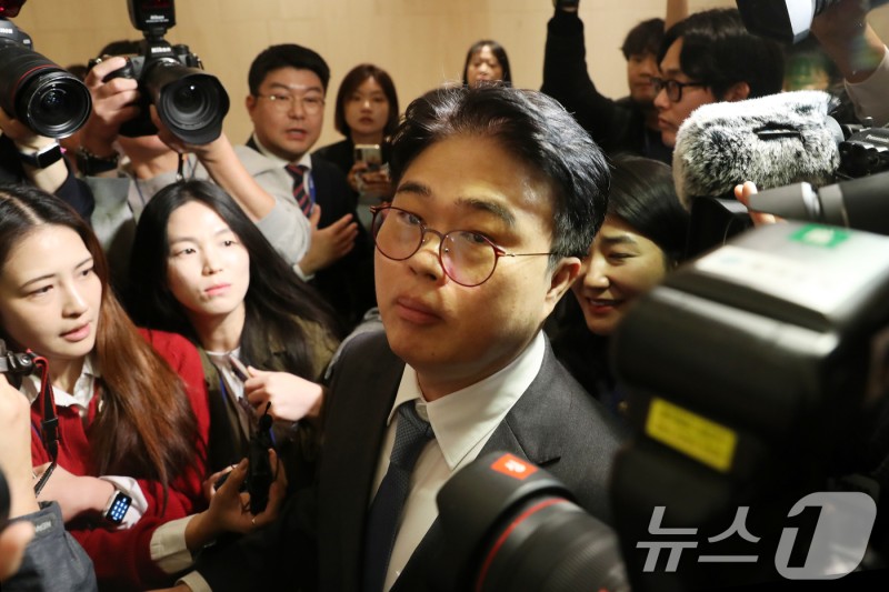 <b>임현택 의협 회장</b> 탄핵안 가결…막말 6개월 끝 퇴진