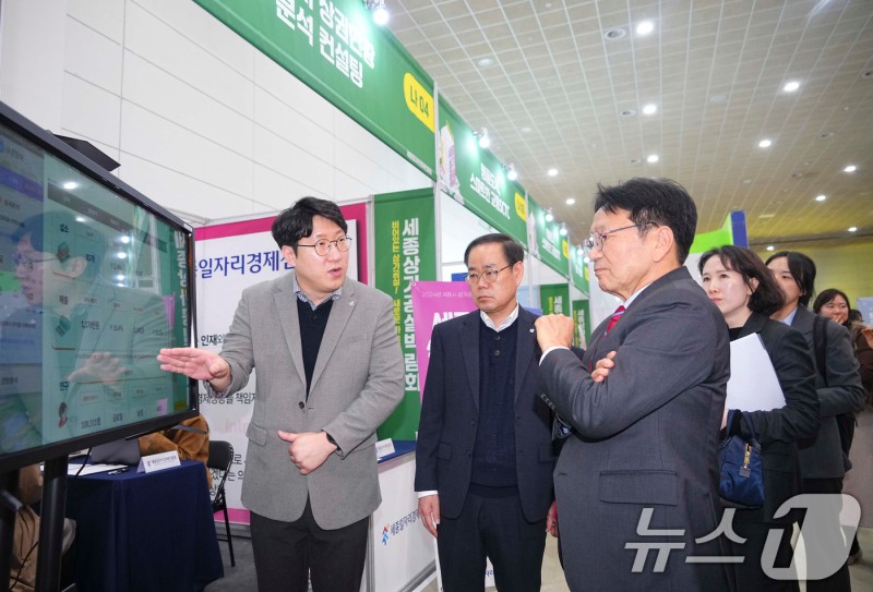 <b>강기정 광주시장</b> '상가공실 박람회' 참석