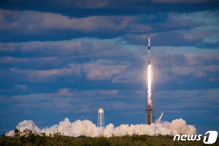 Korea's second military reconnaissance satellite being launched from Kennedy Space Center in Florida, USA. (Provided by the Ministry of National Defense) 2024.4.8/News1