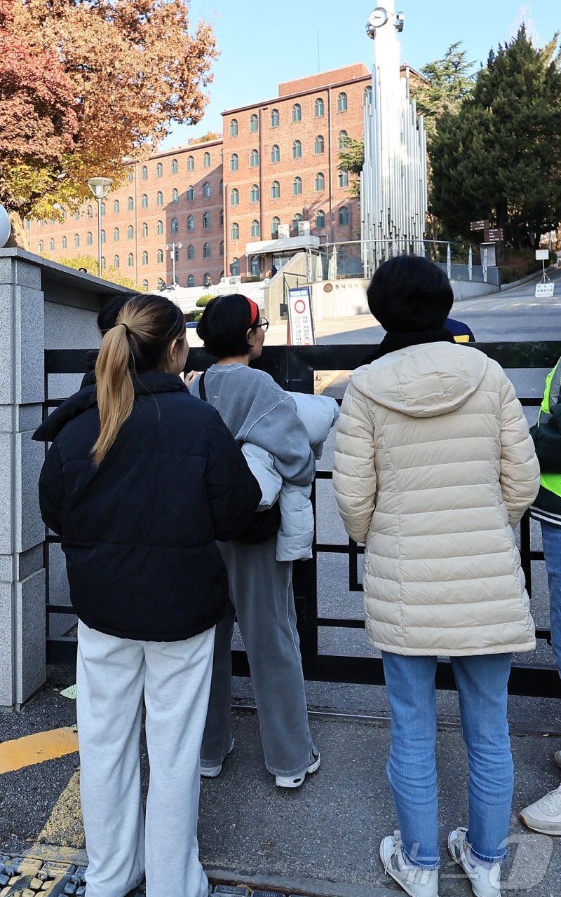 <b>동덕여대</b> 사태에 불똥 튄 <b>논술고사</b>