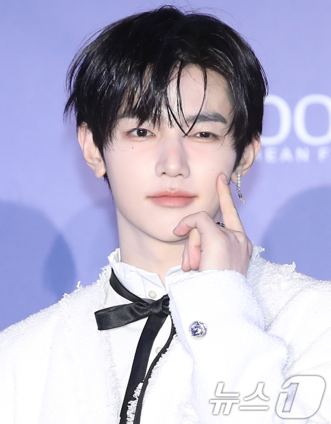 왕자님 패션의 귀여운 볼콕이 너무 사랑스러운 하오님