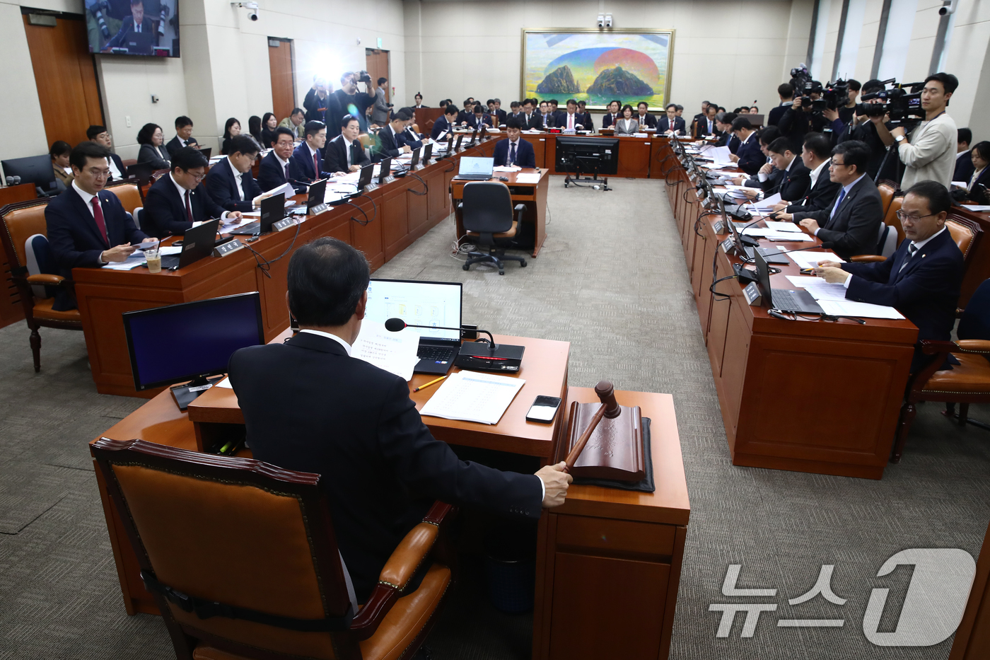 24년 만에 예금보호 '5천만원→1억 상향'…저축은행으로 돈 몰릴까