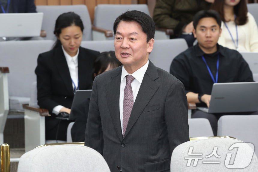 Ahn Cheol-soo, a member of the People Power Party, attending a party meeting at the National Assembly in Yeouido, Seoul. 2024.11.12/News1 ⓒ News1 Lee Gwang-ho