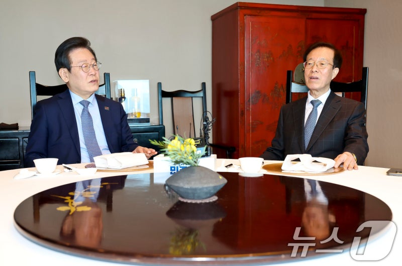 <b>이재명</b> 대표, <b>이석연</b> 전 <b>법제처장</b> 회동