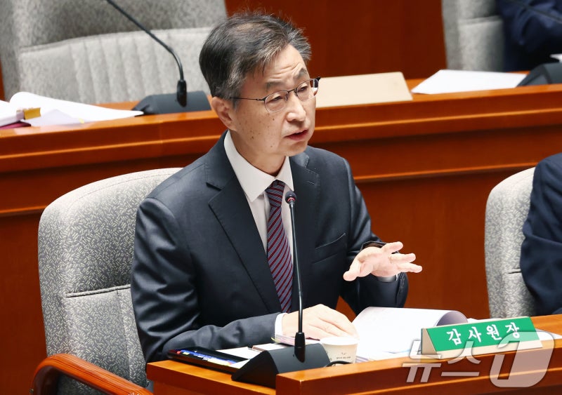 최재해 <b>감사원장</b> "헌법 훼손 <b>정치적</b> 탄핵 유감…사퇴 생각 없다"
