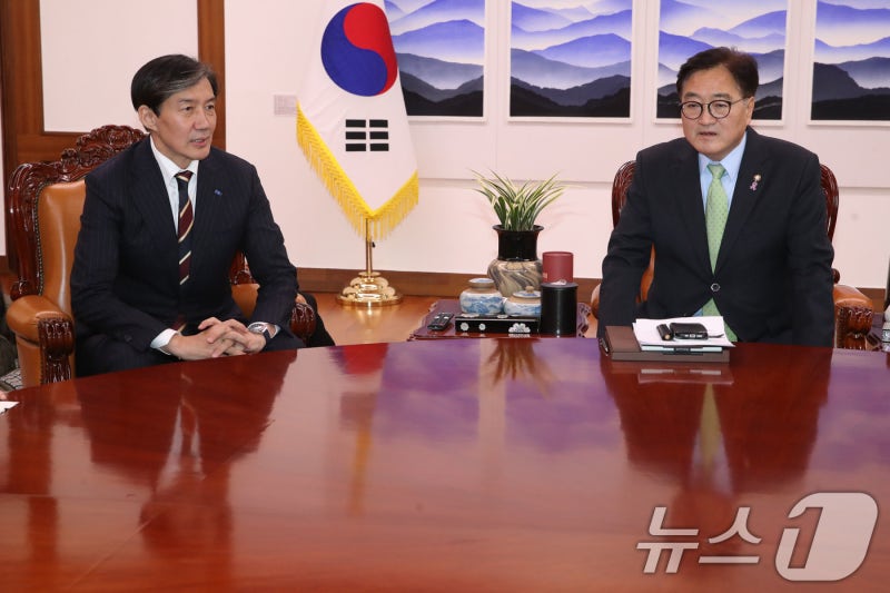 <b>우원식 의장</b>, 조국 대표와 <b>회동</b>