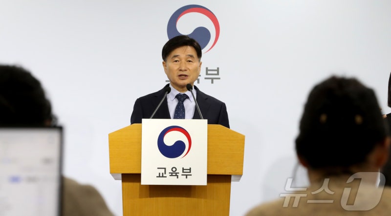 올해 <b>수능</b> <b>만점자 11명</b>…재학생 4명·졸업생 7명(상보)