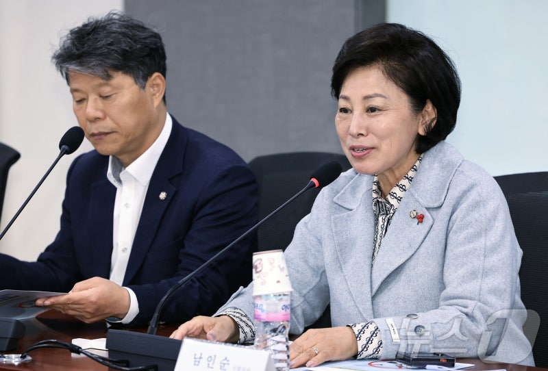 인사말하는 <b>남인순 의원</b>