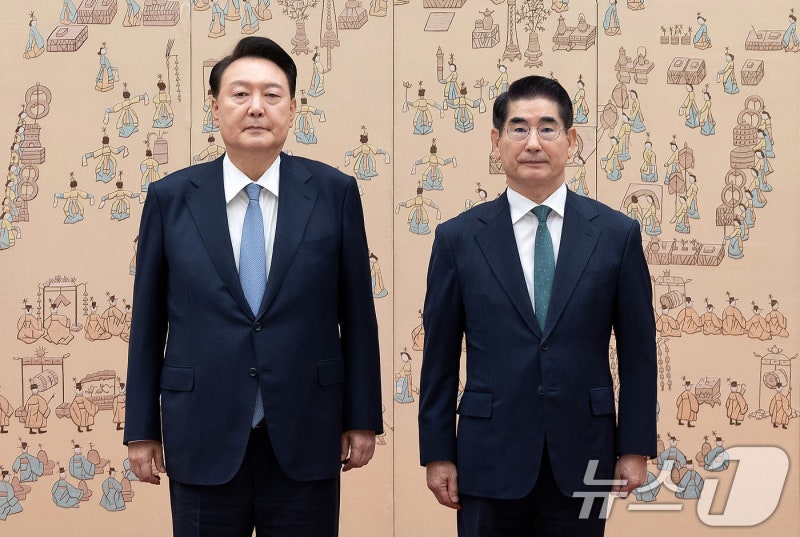 민주, 윤석열 <b>김용현</b> '이적죄'…한덕수 '<b>내란죄</b>' 추가 <b>고발</b>