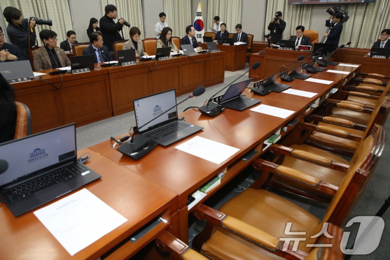 <b>국회 운영</b>위 여당 불참