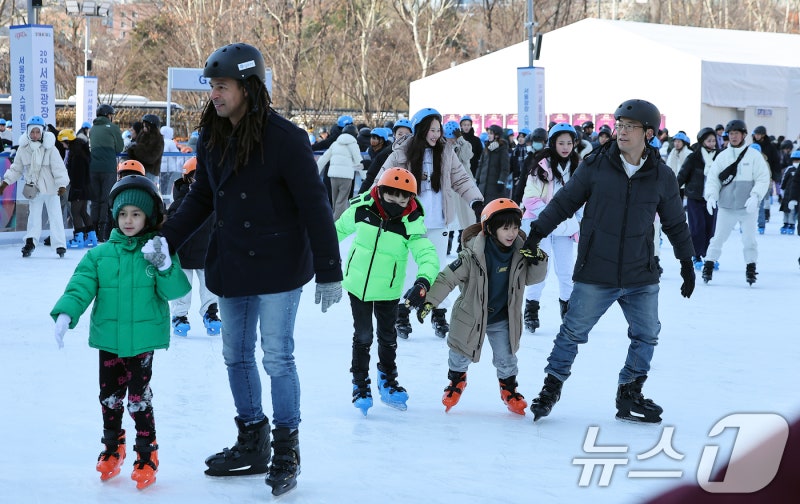 <b>스케이트장</b>에서 만드는 소중한 <b>추억</b>