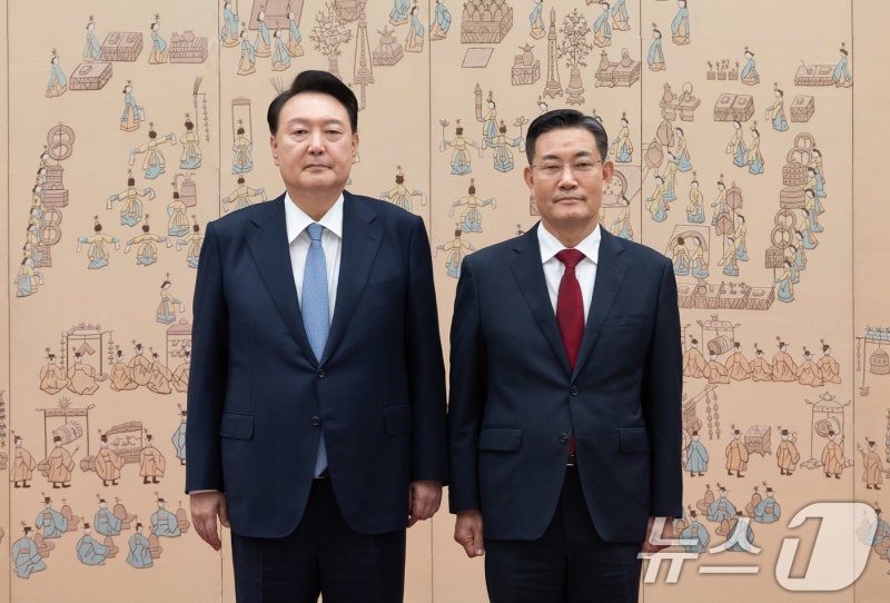 '비상계엄' <b>신원식</b> 국가안보실장 <b>검찰</b> 소환<b>조사</b>