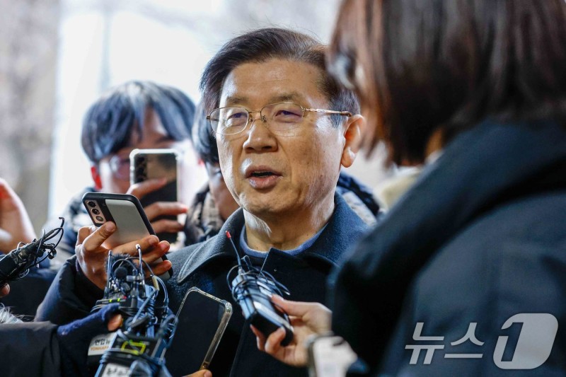 <b>박종준 경호처장 경찰</b> 출석 "대통령 신분 맞는 수사 진행돼야"