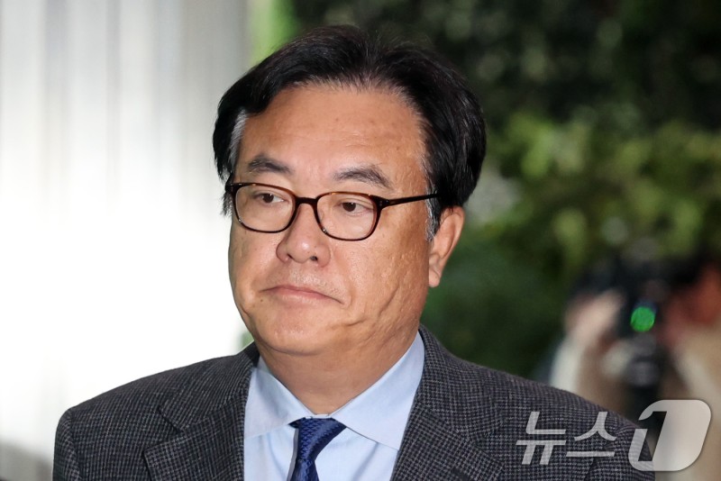 <b>경찰</b> 특수단, <b>정진석</b> 대통령 <b>비서실장</b> 오늘 소환 <b>조사</b>