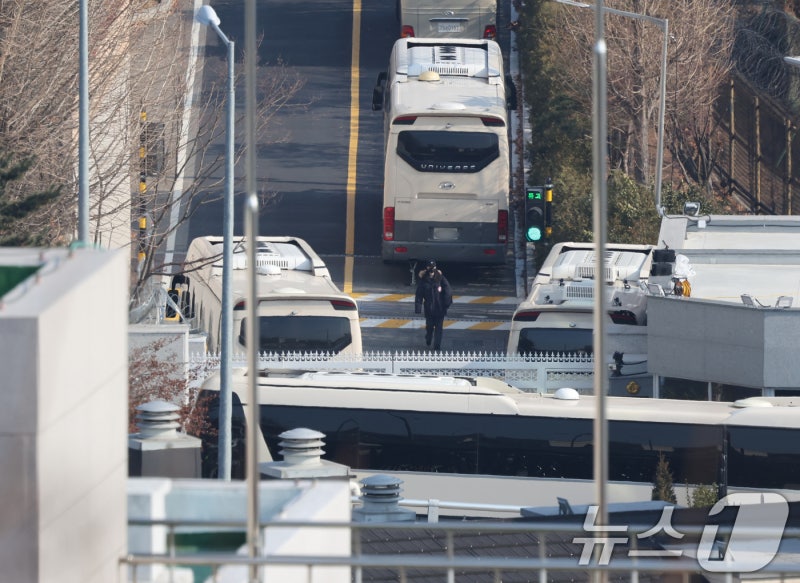 경찰 "尹체포 저지 <b>경호처</b>, <b>현행범 체포</b>" 시사…분산 조사 방침(종합)