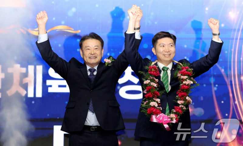 '새 바람' <b>유승민</b>, 제42대 <b>대한체육회장 당선</b>…이기흥 3연임 저지(종합...