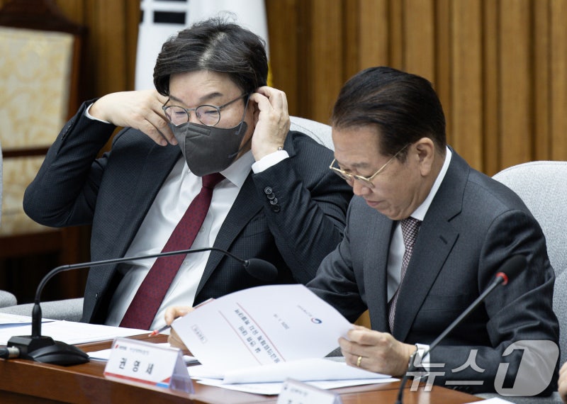 당정, <b>설 연휴 응급실</b> '1대1 <b>전담관</b>' 지정…호흡기 감염병 총력 대응(종...