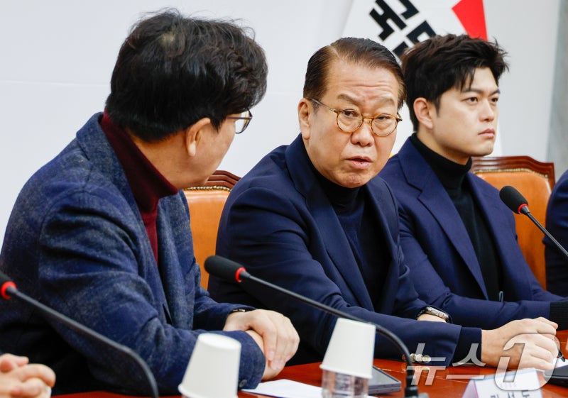 <b>권영세</b> "尹 <b>구속</b> 참담·비통…<b>이재명</b> 똑같은 잣대 적용돼야"