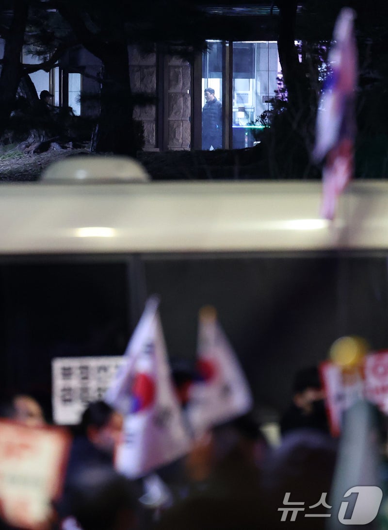 헌법재판소, 尹 <b>지지자 헌재</b> 행진에 비상대기