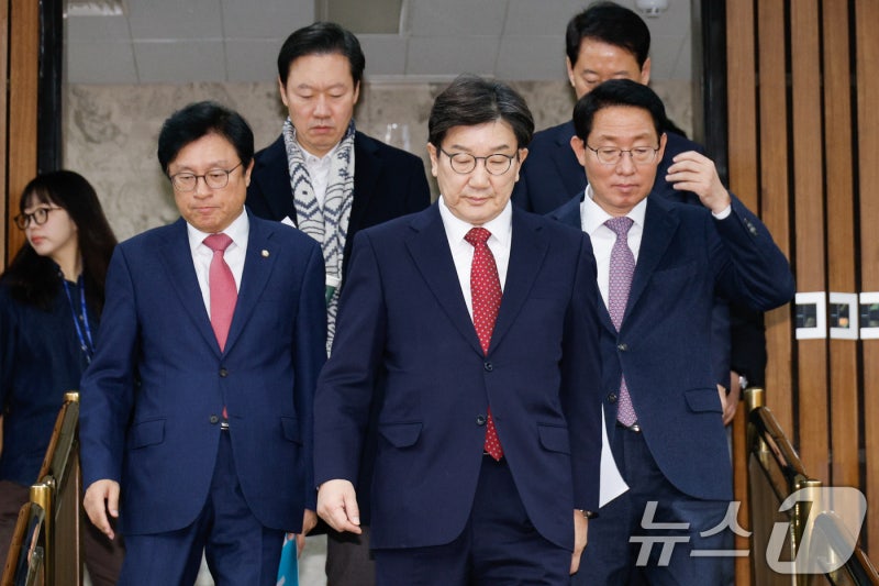 <b>권성동</b> "민주, <b>윤상현 제명</b> 추진…족쇄 채우는 정치공세"