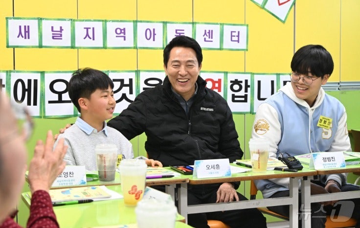 <b>오세훈</b>, 설 연휴 첫날 아동센터·전통<b>시장</b> 찾아…"소비 동참해달라"