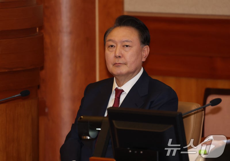 윤대통령, 구속기소 후 첫 <b>탄핵심판</b>…군·국정원 핵심 인물 <b>증인</b>신문