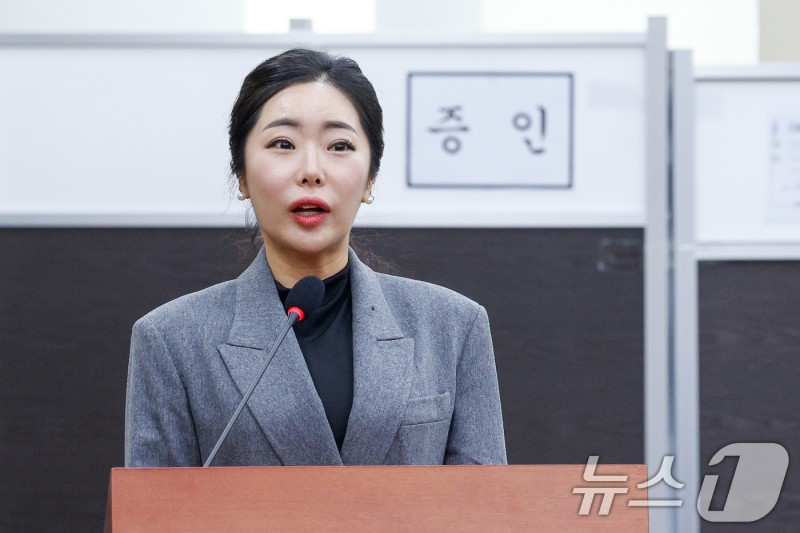 내란청문회 온 <b>비단아씨</b> "버거보살 <b>노상원</b> 최다 질문은 '<b>김용현</b> 운세'"