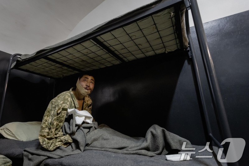<b>우크라</b> 정보수장, <b>북한군</b> 철수설 일축…"여전히 최전선 <b>전투</b>"