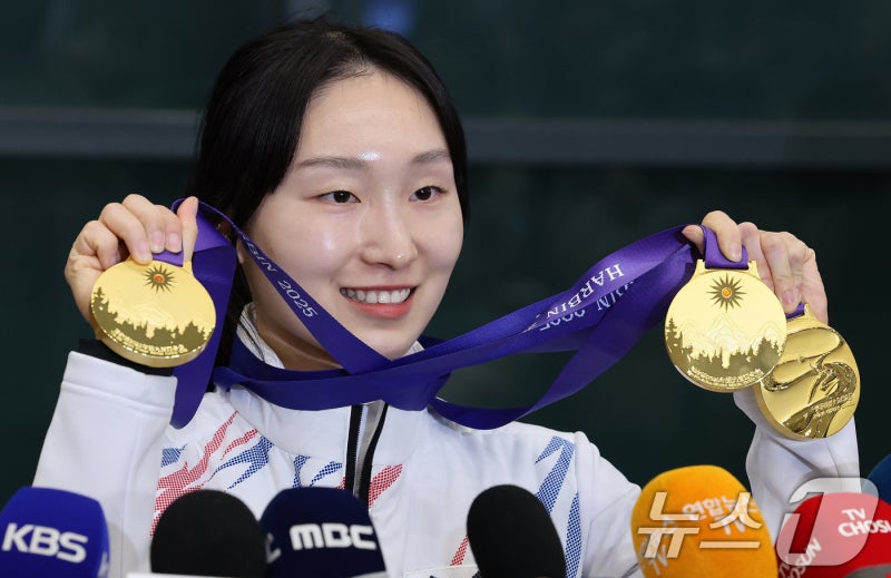 [하얼빈AG] '<b>3관왕</b>' <b>최민정</b> "이번 대회 통해 내 자신의 경쟁력 확인"