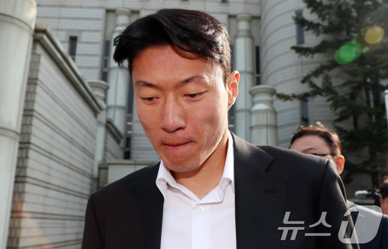 '<b>불법촬영</b>' <b>황의조</b> 집행유예 2년…피해자 측 "흉측한 판결"(종합)