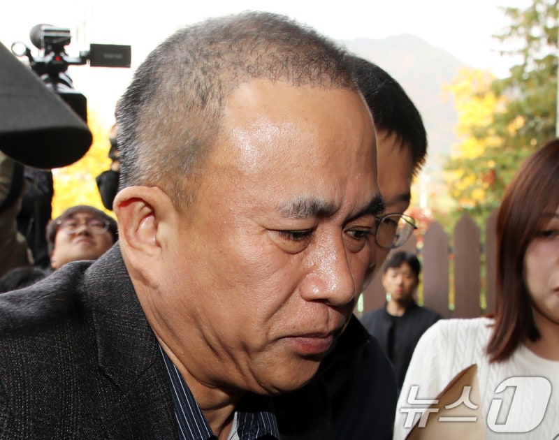 [속보] 창원<b>지검</b>, '<b>명태균 의혹</b> 사건' <b>서울중앙지검</b> 이송…중간수사 발...