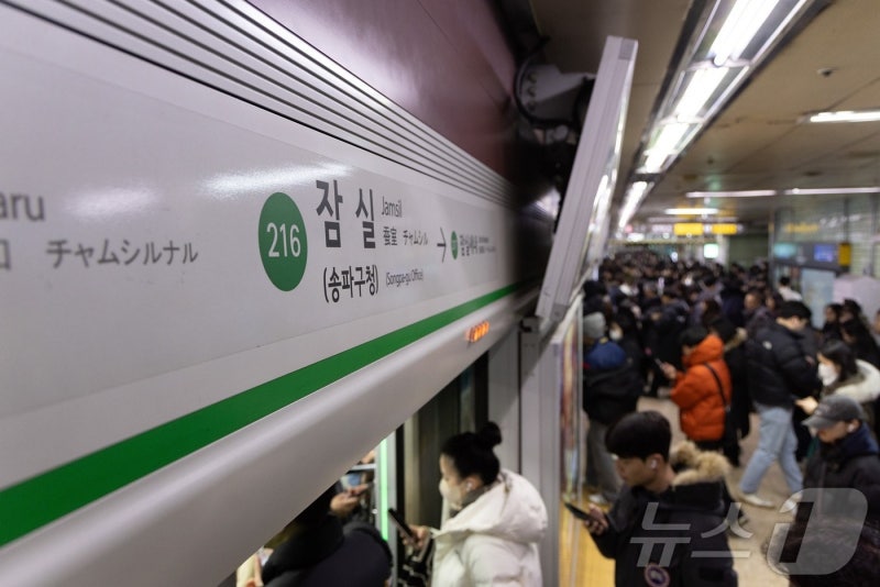 작년 <b>서울 지하철</b> 지구 1049바퀴 돌았다…<b>이용객</b> 1위는 잠실역