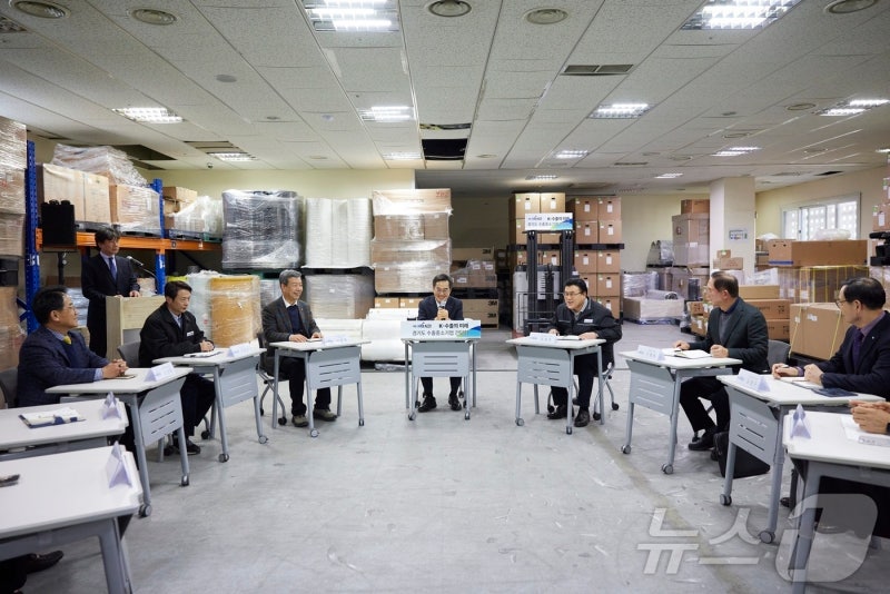 <b>김동연</b> "<b>트럼프</b> 대응 총력…<b>수출방파제 4대 전략</b> 추진"