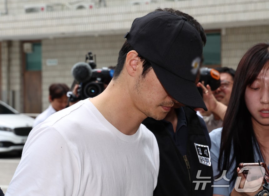 The taekwondo director attending the pre-trial detention hearing at Uijeongbu District Court on the afternoon of the 14th, after causing a boy to fall into cardiac arrest at the studio he operates. Director A is facing charges of leaving B between mats upside down for 10-20 minutes, resulting in a critical condition, on the afternoon of the 12th in Deokgye-dong, Yangju City. 2024.7.14/News1 ⓒ News1 Reporter Koo Yoon-seong