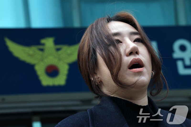 <b>고소</b> 입장 밝히는 <b>조성은</b> 대표