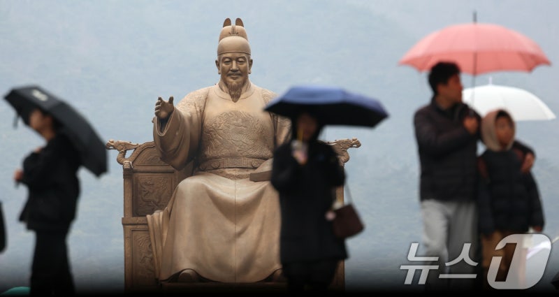 연휴 끝 최저 -3도 '꽃샘 추위'…눈·비 '빙판길 조심' [내일<b>날씨</b>]