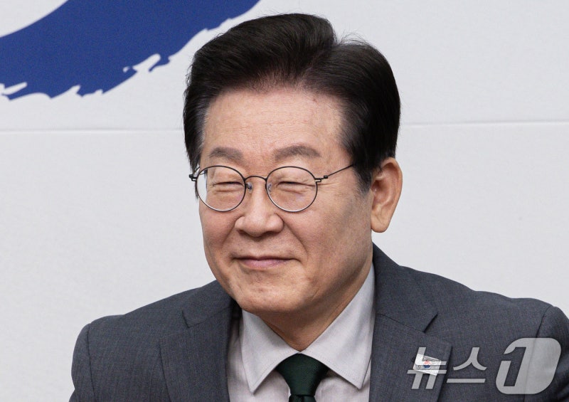 <b>이재명</b> "내 <b>체포안 가결</b>, 檢·당내 일부 짠 것" 비명 "뒤에서 칼 꽂아"