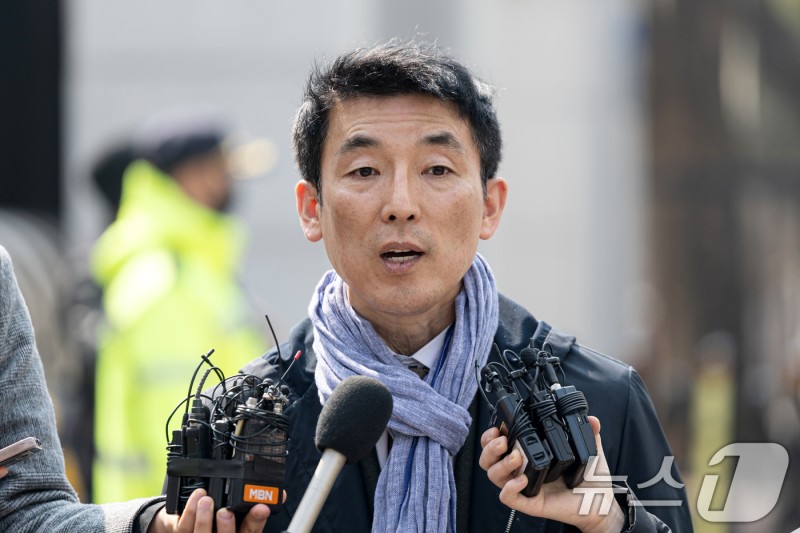 '<b>서부지법 난동</b>' 첫 <b>재판</b>…변호인 "국민 저항권 발동한 것"