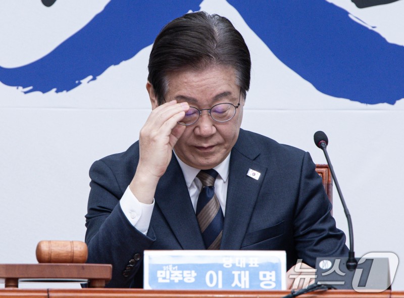 <b>이재명</b> '경기도 법카 유용혐의' 사건, 내달 8일 첫 재판