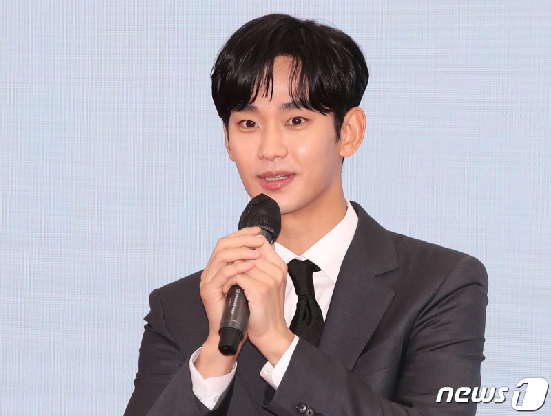 <b>김수현</b> 측 "<b>가세연</b>, 故김새론 관련 주장은 허위사실…<b>법적 대응</b>"