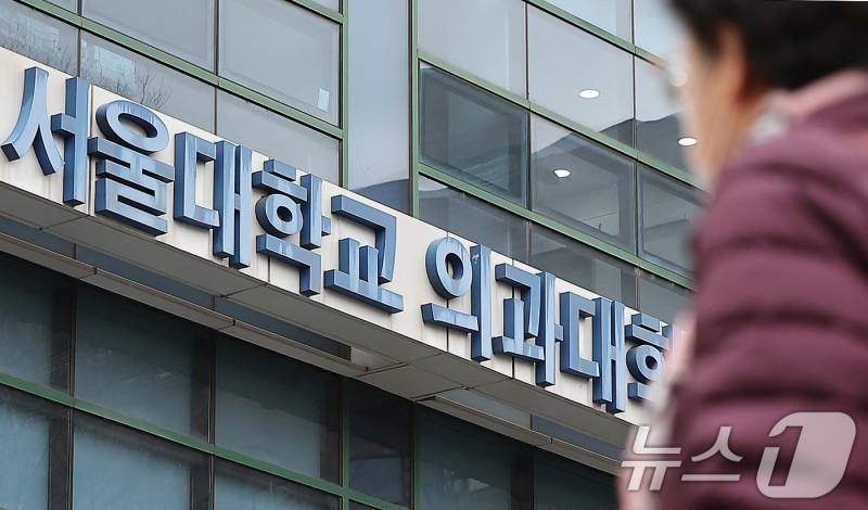 의정갈등→'학내갈등'…유급·<b>제적</b> 압박 속 '2만 <b>의대생</b>'은 어디로