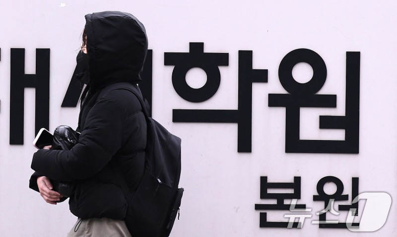 작년 <b>사교육비</b> 29조 첫 돌파…'의대 광풍'에 2조 늘었다