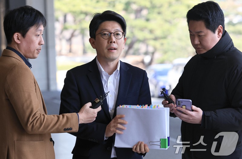 '檢 출석' <b>정무부시장</b> "<b>명태균</b>·강혜경 거짓…오세훈 그런 사람 아냐"