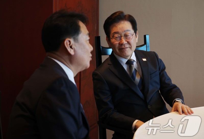 <b>회동</b> 갖는 <b>이재명</b>·<b>이광재</b>