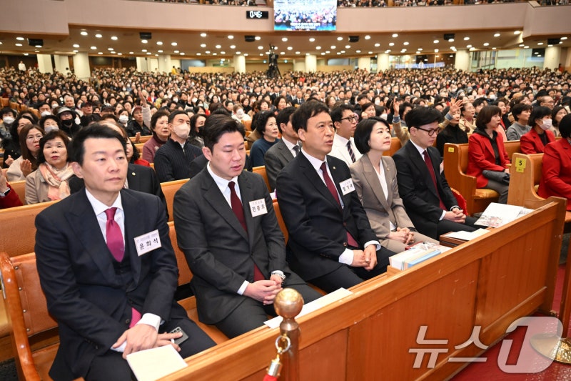 <b>한동훈</b> "<b>尹 탄핵</b>선고 <b>승복</b> 당연…이재명 개헌 결기 부족"(종합)